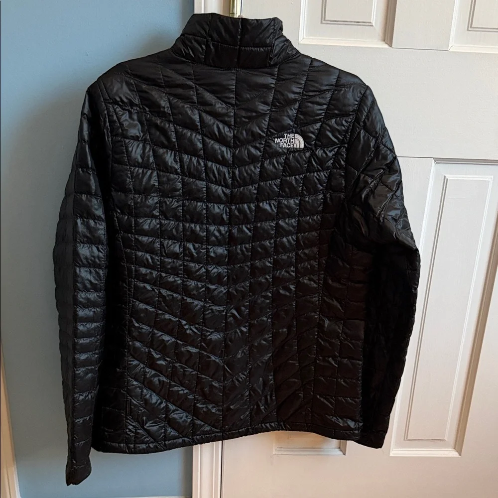 The North Face Black Thermoball Jacket!! Like brand new!! - Picture 5 of 12